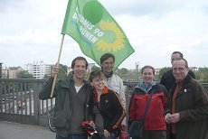 Foto - Unsere Gruppe ist klein, zeigt aber Flagge in jeder Hinsicht